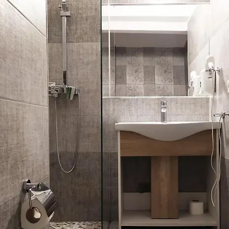 Evoo Liceu * 티라나