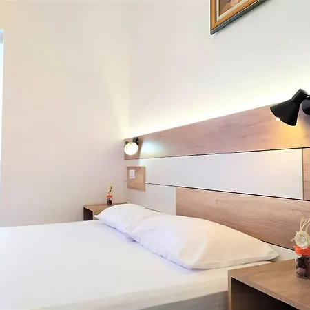 公寓 Evoo Liceu 地拉那