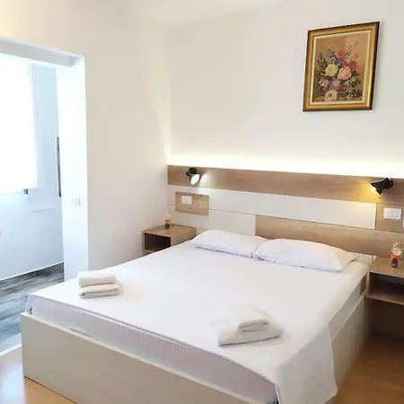 公寓 Evoo Liceu 地拉那