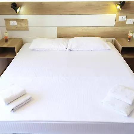 Evoo Liceu * 地拉那