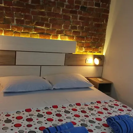 Evoo Liceu 公寓 地拉那