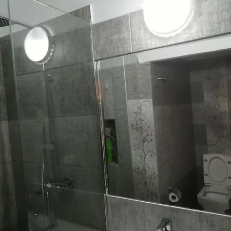 Evoo Liceu 地拉那