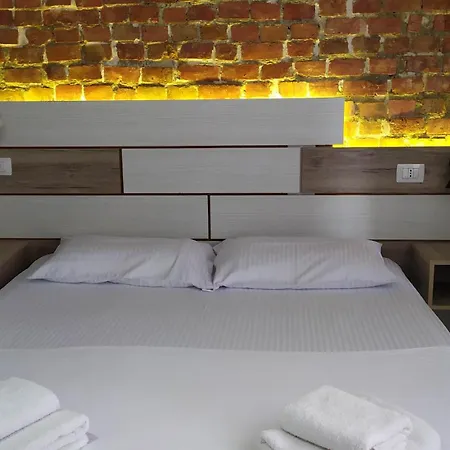 公寓 Evoo Liceu 地拉那